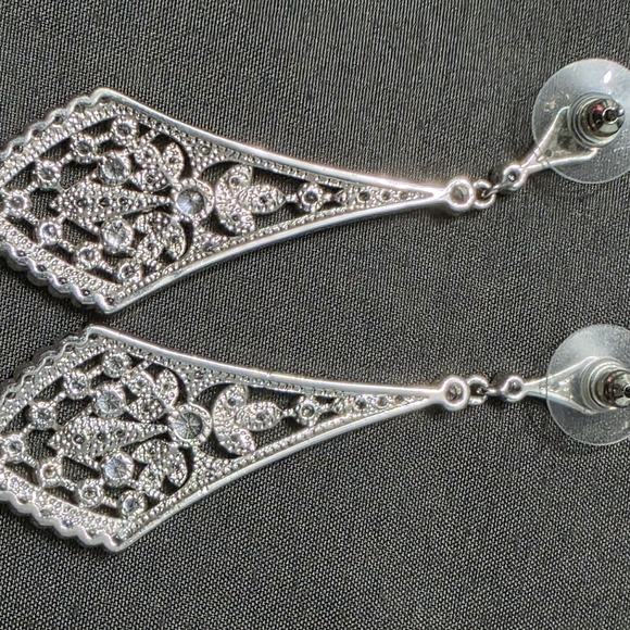 Estate - Silver Tone - Dangle Earrings - Trendy/Fashion - Item 506 - Picture 4 of 4